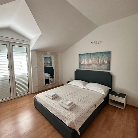Apartments Villa Ohana Kastela Ngoại thất bức ảnh