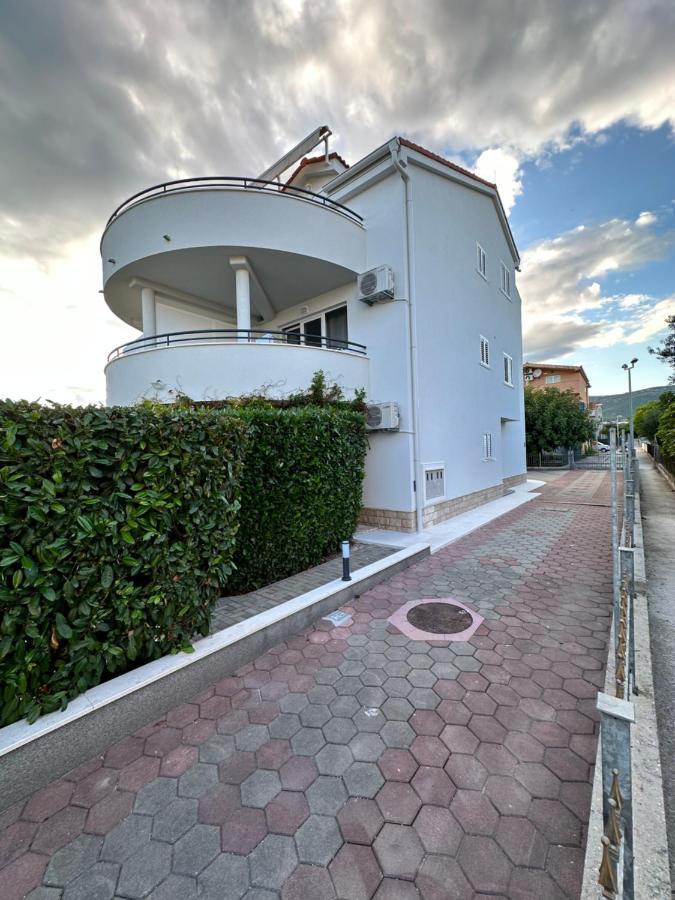 Apartments Villa Ohana Kastela Ngoại thất bức ảnh